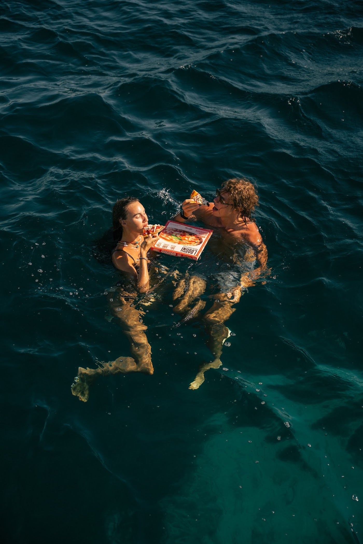 Swimming in the sea with a Loopini pizza box